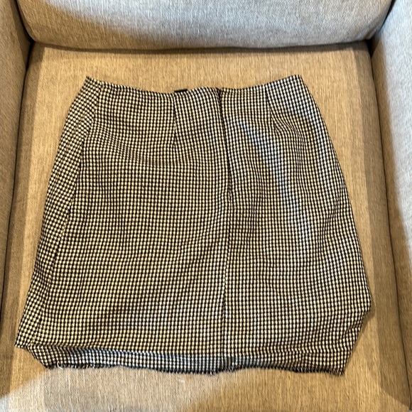 Forever 21 black and white patterned slit skirt - Picture 2 of 2